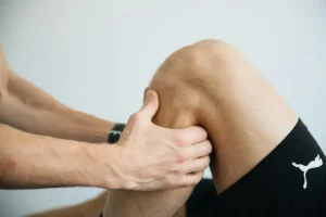 How to Identify the Early Symptoms of Knee Pain and When to Seek Treatment Singapore