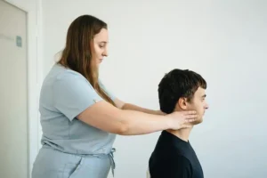 5 Common Neck Pain Conditions and Their Symptoms